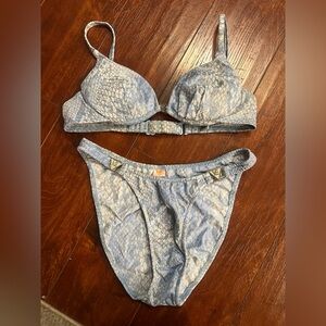 VGUC Deadstock Venus Swimwear Pastel Blue Snakeskin Bikini Size Small